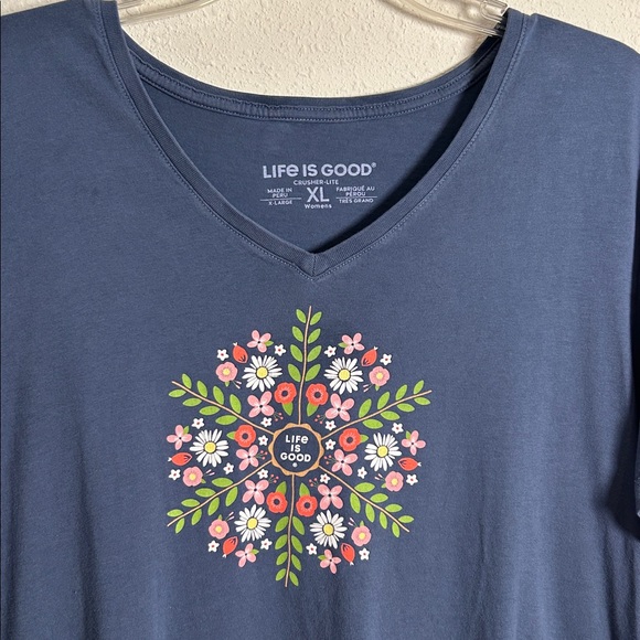 Life is Good Women's Spring Floral wreath pattern T-Shirt Navy Blue Size XL - Picture 2 of 11